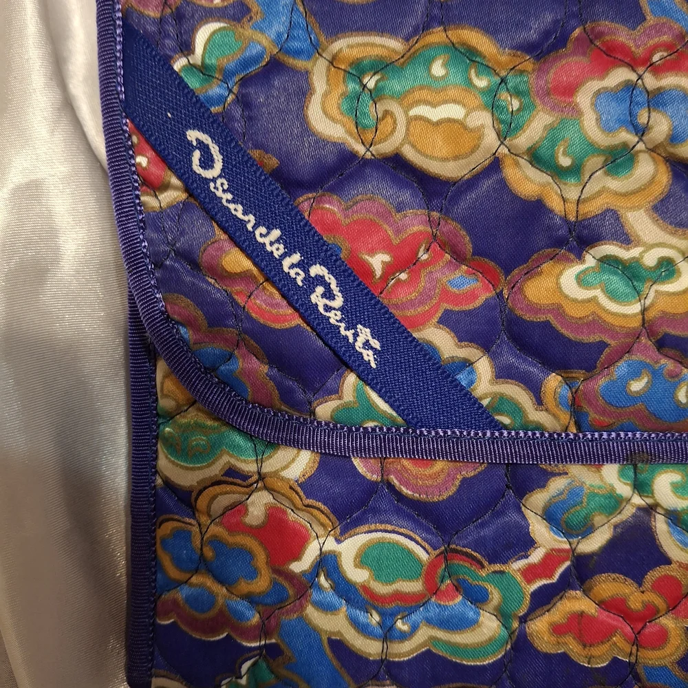 Oscar De La Renta Vibrant Quilted Travel Jewelry Organizer with Floral Pattern
